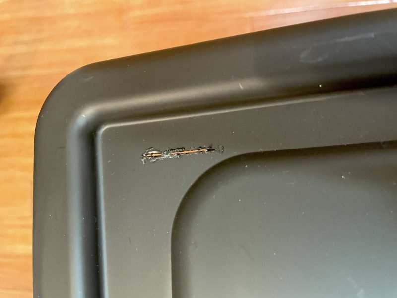 蓋に入った切り目