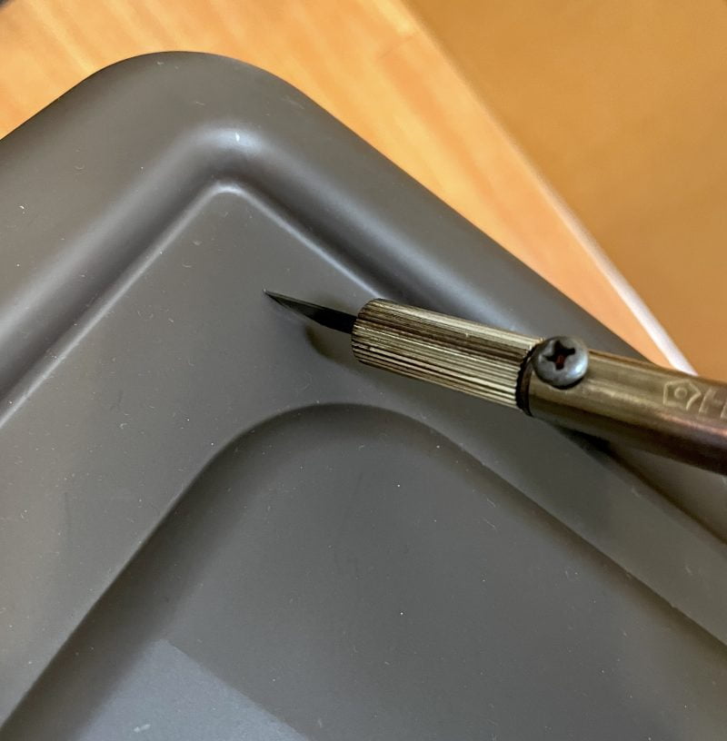 ホットカッターで蓋を切る